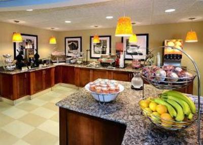 фото отеля Hampton Inn Charlotte Cornelius