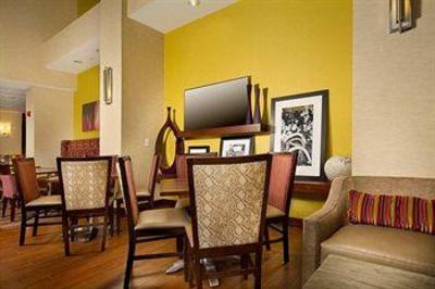 фото отеля Hampton Inn & Suites San Antonio-Airport