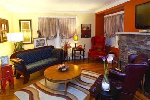 фото отеля Anastasia's Bed and Breakfast