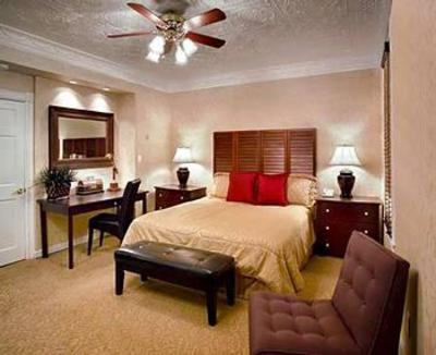 фото отеля Chateau Inn & Suites