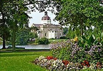 фото отеля Chateau Inn & Suites