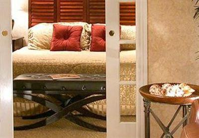 фото отеля Chateau Inn & Suites
