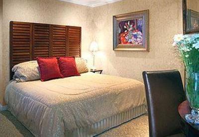 фото отеля Chateau Inn & Suites