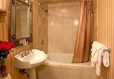фото отеля Chateau Inn & Suites