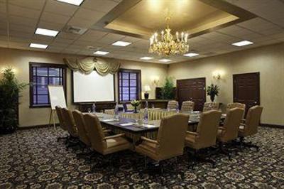 фото отеля Chateau Inn & Suites