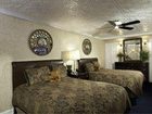 фото отеля Chateau Inn & Suites