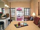 фото отеля Chateau Inn & Suites