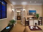 фото отеля Chateau Inn & Suites