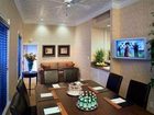 фото отеля Chateau Inn & Suites