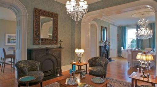 фото отеля Maplehurst Manor Accommodations
