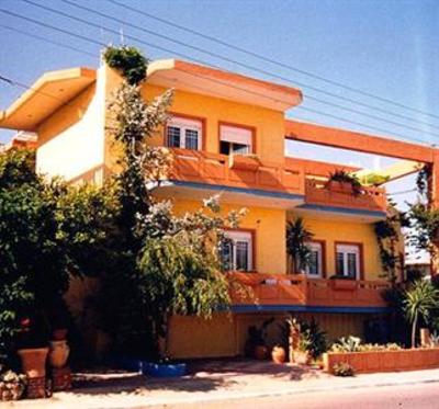фото отеля Aris Apartments Platanias