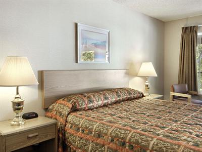 фото отеля Dunsmuir Inn & Suites Hotel