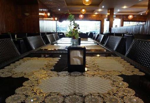 фото отеля Sri Indar Hotel