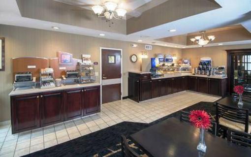 фото отеля Holiday Inn Express Hotel & Suites Warren (Ohio)