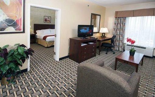фото отеля Holiday Inn Express Hotel & Suites Warren (Ohio)