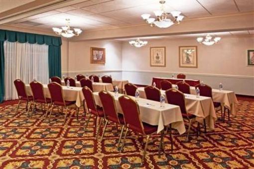 фото отеля Holiday Inn Express Hotel & Suites Warren (Ohio)
