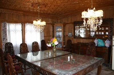 фото отеля Royal Dandoo Palace House Boat Srinagar