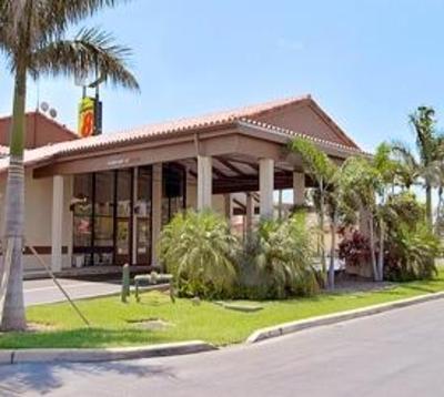 фото отеля Super 8 Riviera Beach/West Palm Beach
