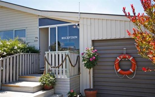 фото отеля Pohara Beachfront Motel