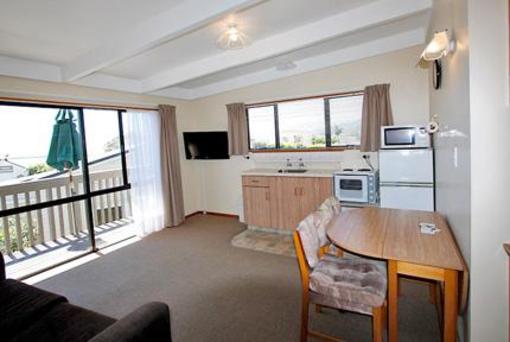 фото отеля Pohara Beachfront Motel
