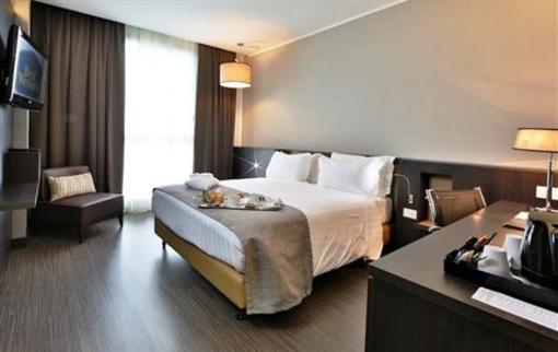 фото отеля Best Western CHC Airport