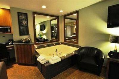 фото отеля Champagne Lodge & Luxury Suites Willowbrook
