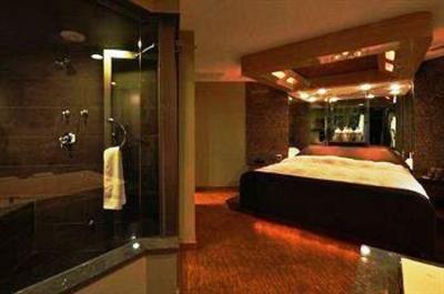 фото отеля Champagne Lodge & Luxury Suites Willowbrook