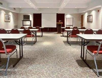 фото отеля Ramada Inn & Suites New Orleans Airport