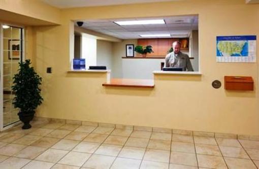 фото отеля Candlewood Suites Milwaukee North Brown Deer/Mequon