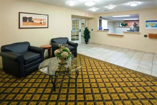 фото отеля Candlewood Suites Milwaukee North Brown Deer/Mequon