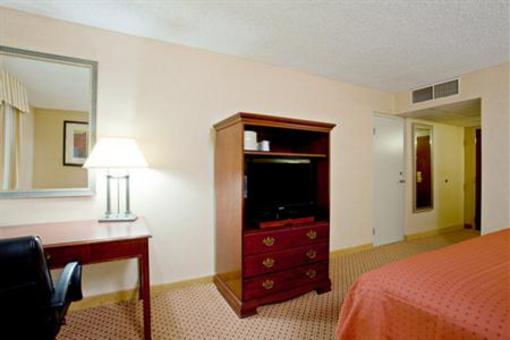 фото отеля Holiday Inn Fresno-Airport