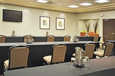 фото отеля Holiday Inn Express Hotel & Suites Southwest Vaughan