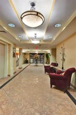 фото отеля Holiday Inn Hotel & Suites Warren