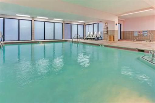 фото отеля Holiday Inn Hotel & Suites Warren