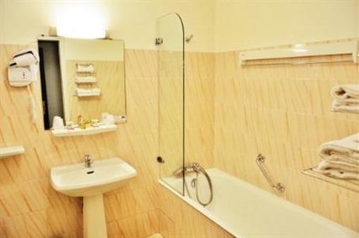 фото отеля Logis Ruc Hotel Cannes