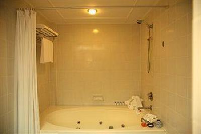 фото отеля Check Inn Regency Park