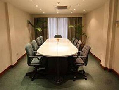 фото отеля Check Inn Regency Park