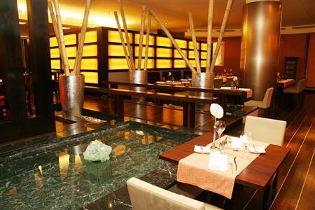 фото отеля Howard Johnson Grand Plaza Hotel