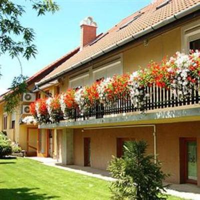 фото отеля Sarokhaz Panzio Hotel Vecsés