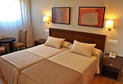 фото отеля Apartamentos Turisticos Playa De Osmo