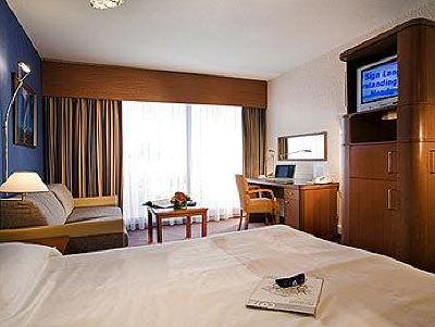 фото отеля Novotel Cannes Montfleury