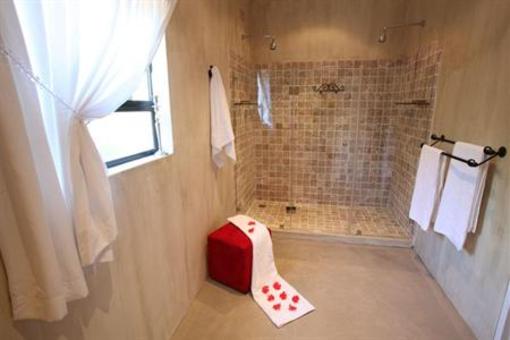 фото отеля Jemima's Hospitality Bunker on Bailie Guest Lodge East London