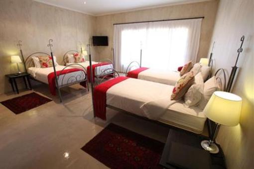 фото отеля Jemima's Hospitality Bunker on Bailie Guest Lodge East London