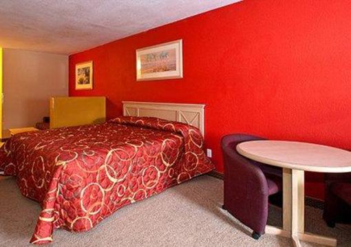 фото отеля Econo Lodge Inn & Suites Walnut