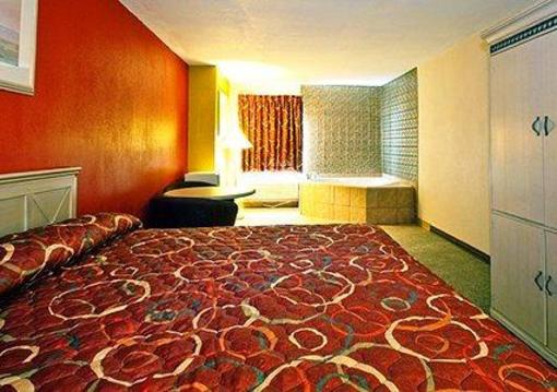 фото отеля Econo Lodge Inn & Suites Walnut