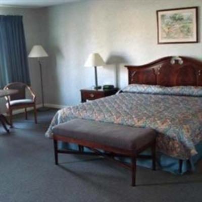 фото отеля Surrey Inn Hotel