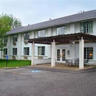 фото отеля Surrey Inn Hotel