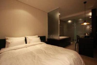 фото отеля Shinchon Y Hotel