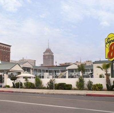 фото отеля Super 8 Fresno Convention Center