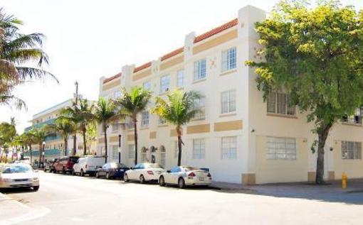 фото отеля First Sofi Apartments Miami Beach